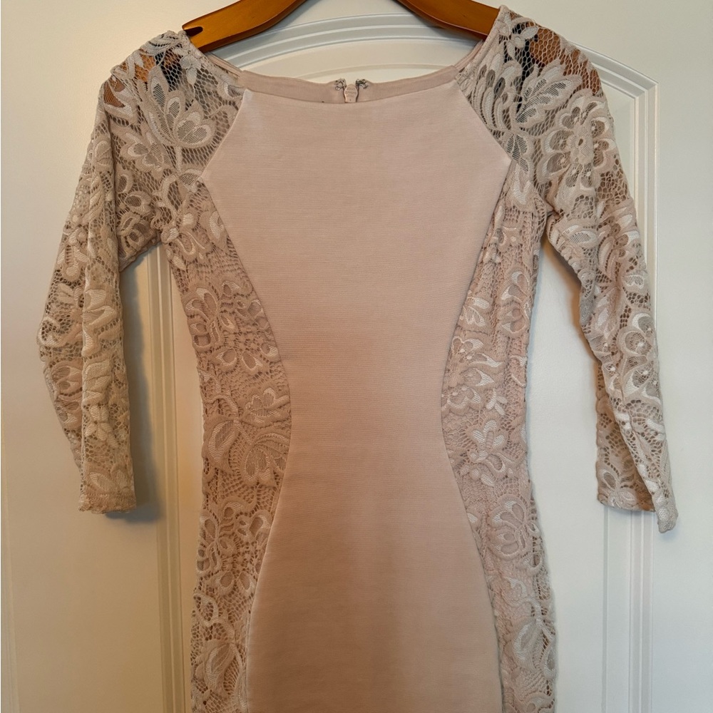 Beautiful Bebe dress, knee-length